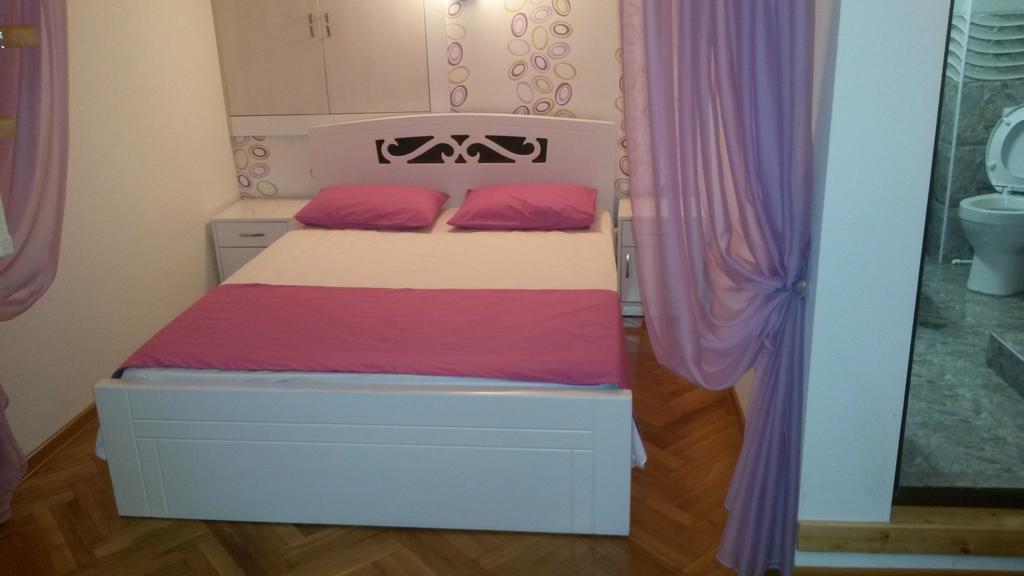 Comfortable Flat In Central Tbilisi Bilik gambar