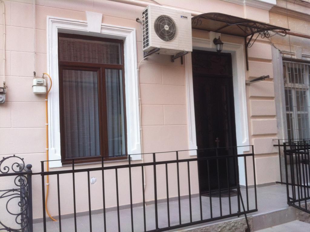 Comfortable Flat In Central Tbilisi Bilik gambar